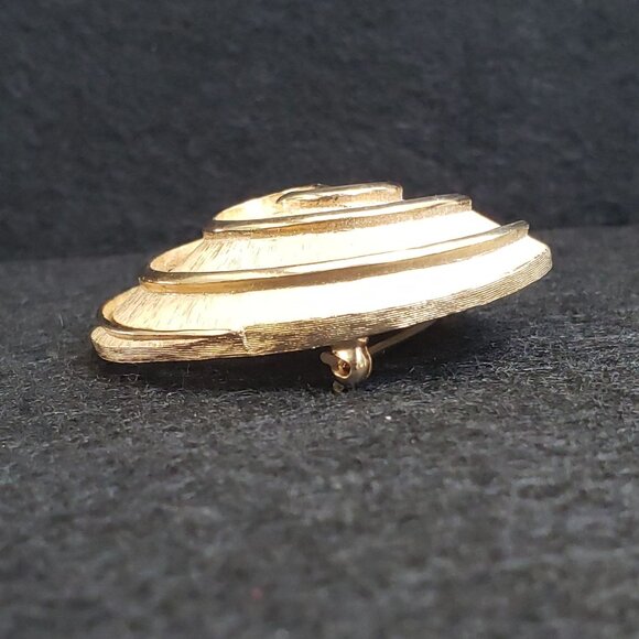 Vintage Crown Trifari Gold-Tone Spiral Swirl Brooch Pin 2" Round - Picture 8 of 12